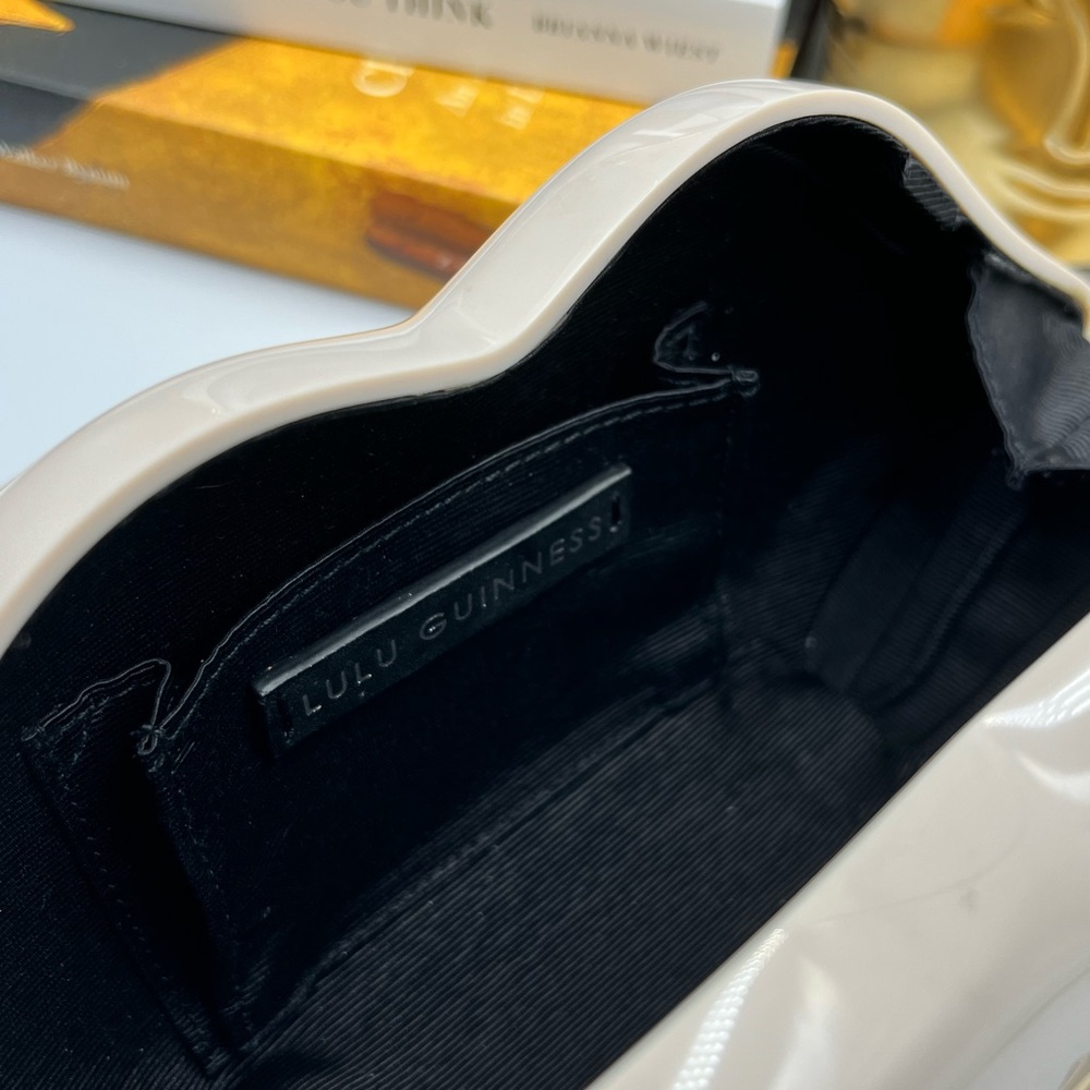 🆕 LULU GUINNESS 🧿 NWOT Iconic Lips Perspex Clutch Stone Grey - Picture 9 of 11